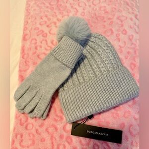 BCBGMaxAzria Light Blue Knit Hat and Gloves Set
Size O/S Women’s